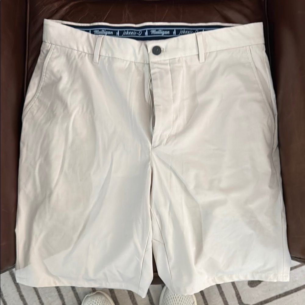 Men's Johnnie-O cream color size 34 Golf Shorts, as good a new!